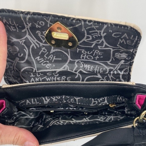 Betsey Johnson Women's Quilted Colorblock Bow Accent Crossbody Bag Cream Black - Picture 5 of 9